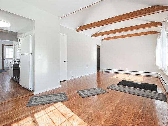 3rd image of 176 Wyleswood Dr