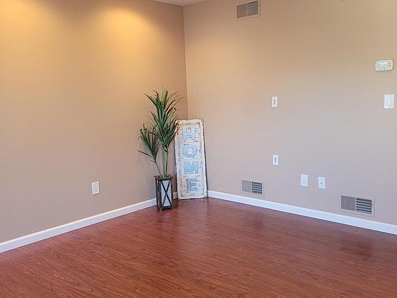 3rd image of 128 Easterly Dr