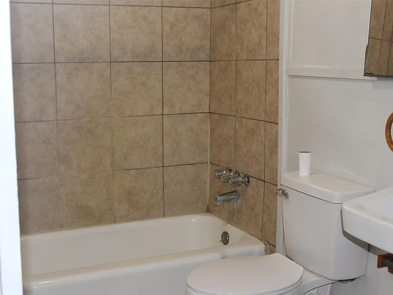 5726 Gardendale Dr — Photo 10