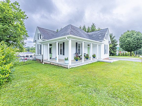 2nd image of 484 Colonial Rd