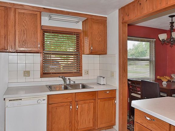 5th image of 1223 N Elm Ave