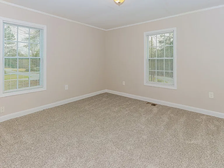 1308 Greenbriar Dr — Photo 10