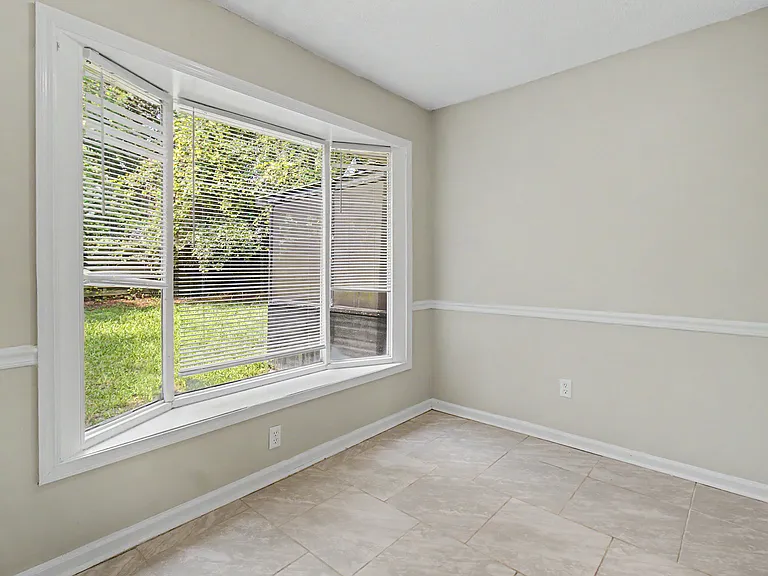 703 Woods Ct — Photo 10