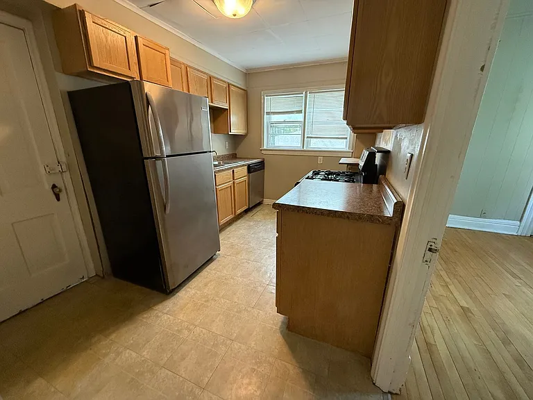 606 Dayton Ave — Photo 3