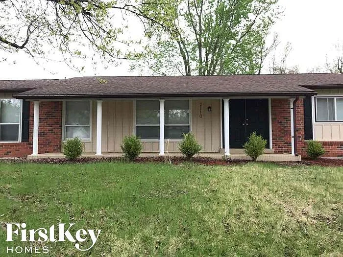 2110 Somerset Dr photo 1