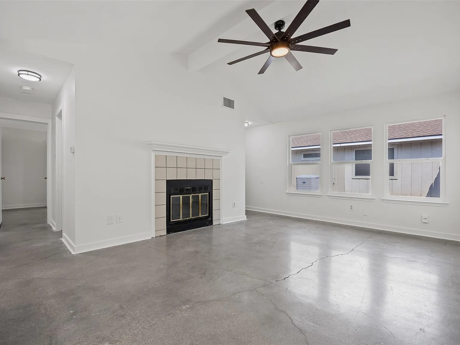 3 bed, 2.0 bath, 1298 sqft, $1,999 — Photo 1