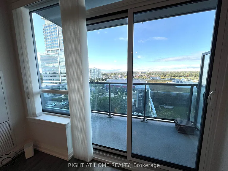 7165 Yonge St #705 — Photo 10
