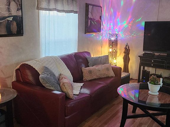 3rd image of 213 Wickham St