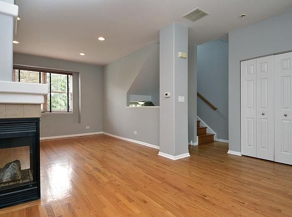 4th image of 1099 N Claremont Dr