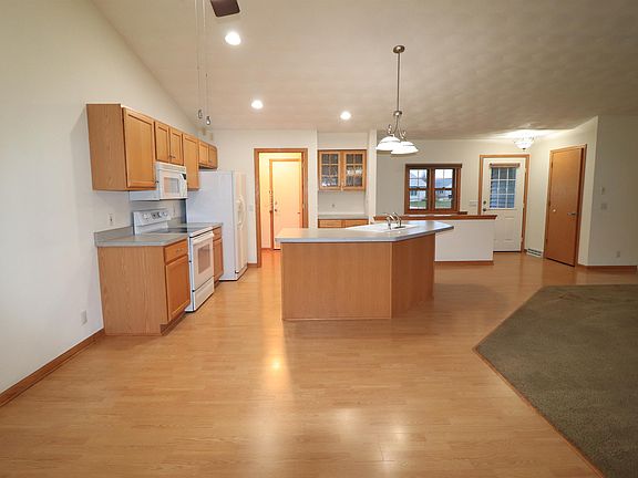 2nd image of 4024 Curry Ln
