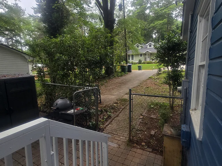 240 Habersham Dr — Photo 29