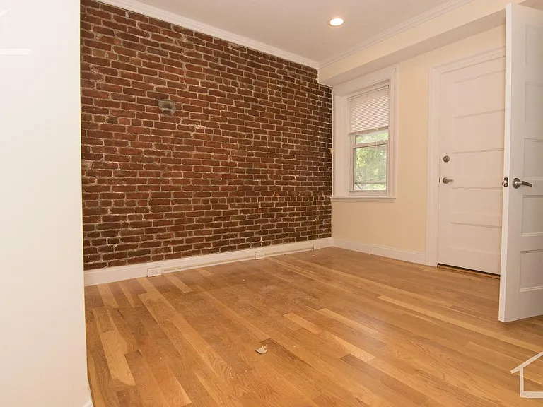1616 Beacon St #3 — Photo 8