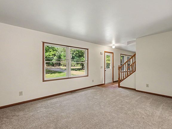 4th image of 2361 E Raymond Rd