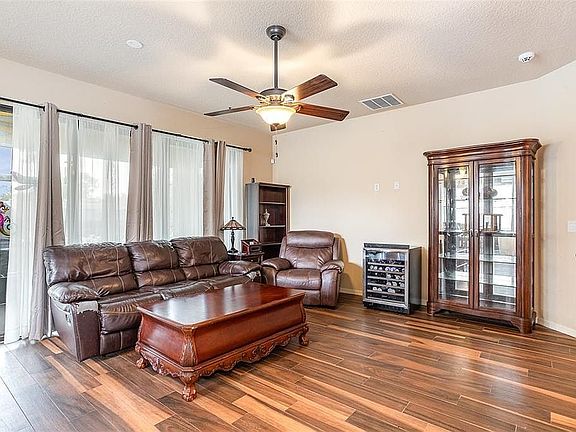 5th image of 10820 Wyandotte Dr