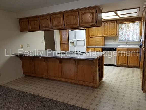 5th image of 710 Sonoma St