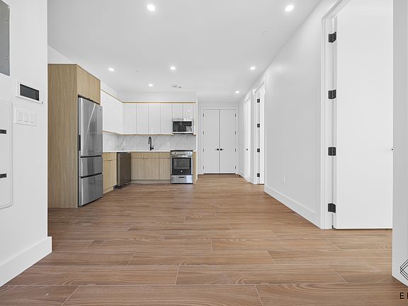 4th image of 942 New York Ave #3A