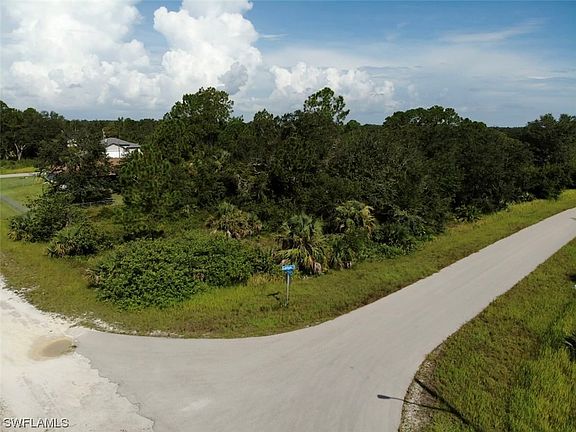3rd image of 1859 Latham Dr
