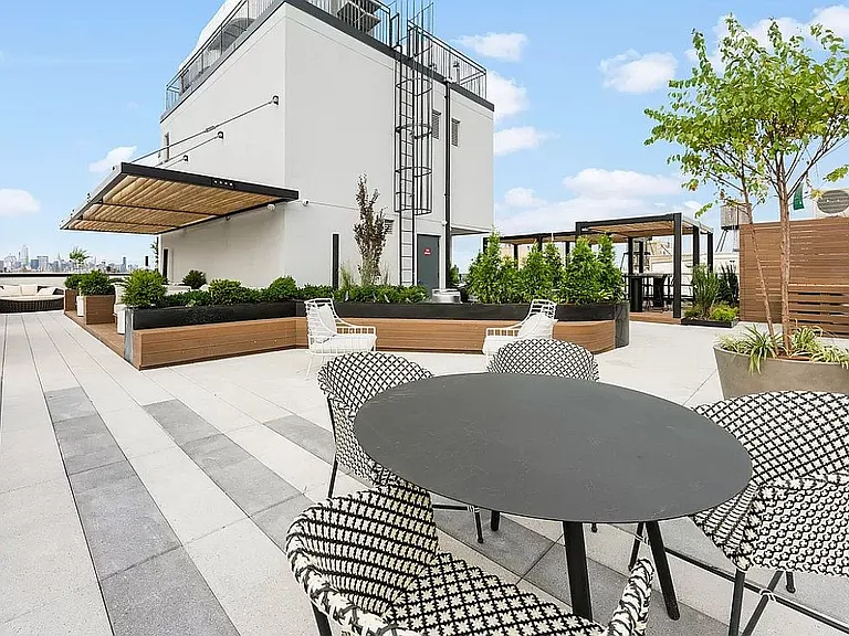260 Gold St #1118 — Photo 22