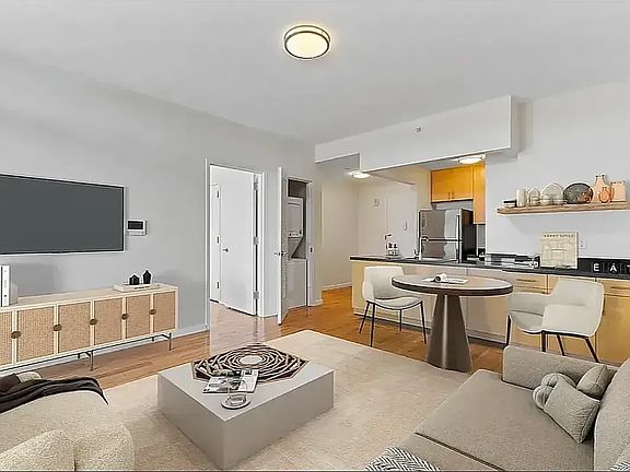 3rd image of 34-46 Vernon Blvd #W304