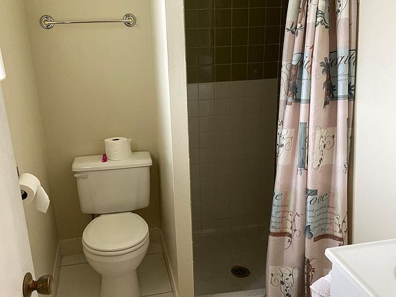 3rd image of 9825 El Cameno Ct