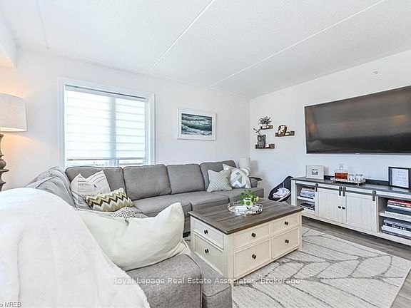 4th image of 108 Summit Ridge Dr #302