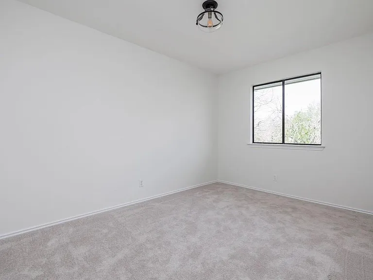 1805 White Oak Cv — Photo 17