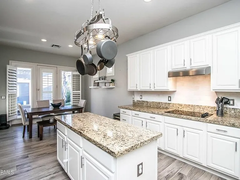 2560 E Wisteria Dr — Photo 11