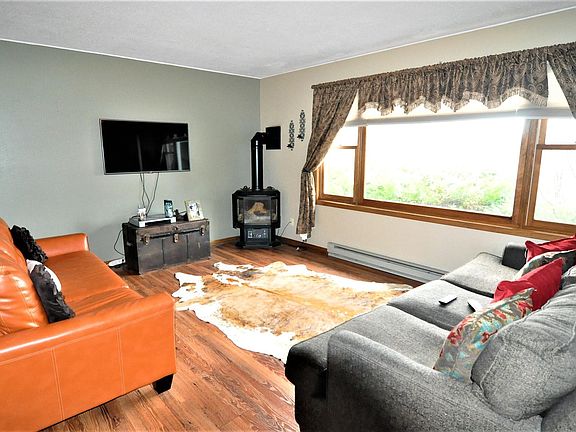 4th image of 235 Oak Dr
