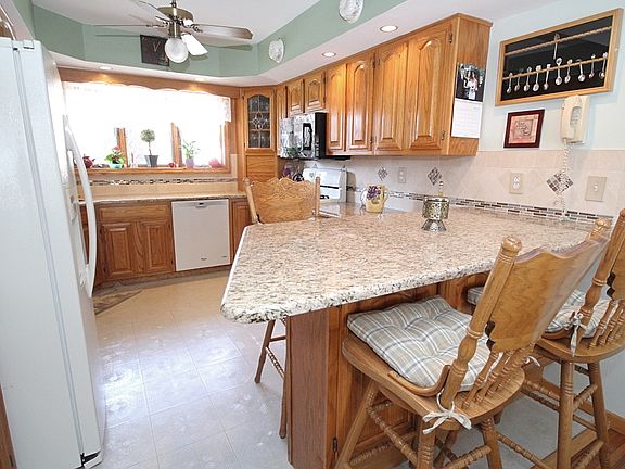 4th image of 341 Preston Ave