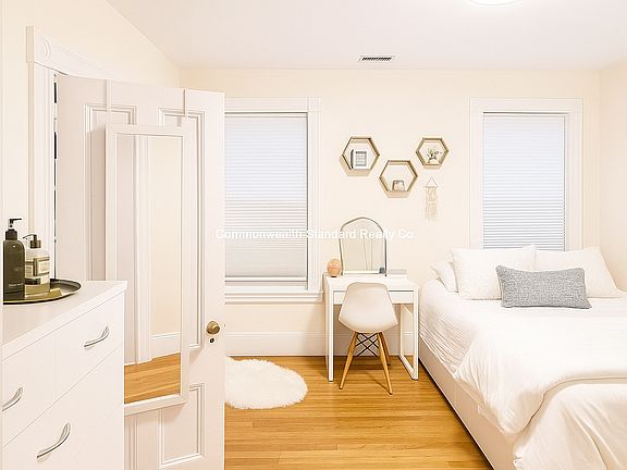 3rd image of 48 Ashford St
