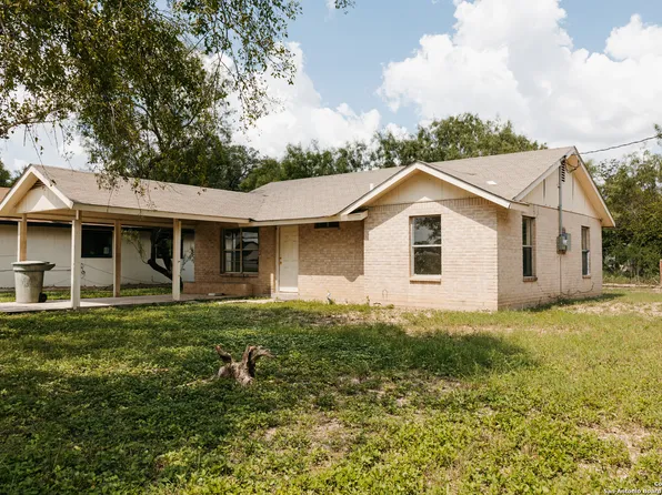 822 Vanessa St, Uvalde, TX 78801