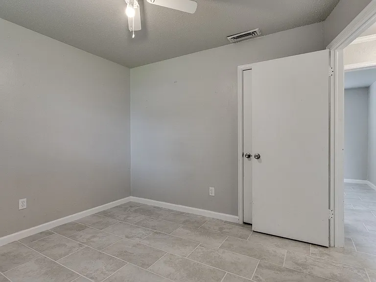 641 SW 15th St — Photo 17