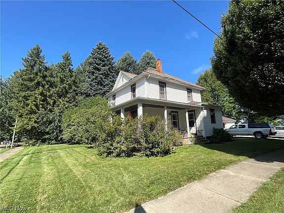 2nd image of 735 E Oak St