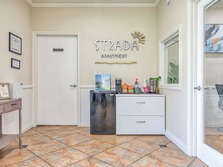 Strada Apartments — Photo 6