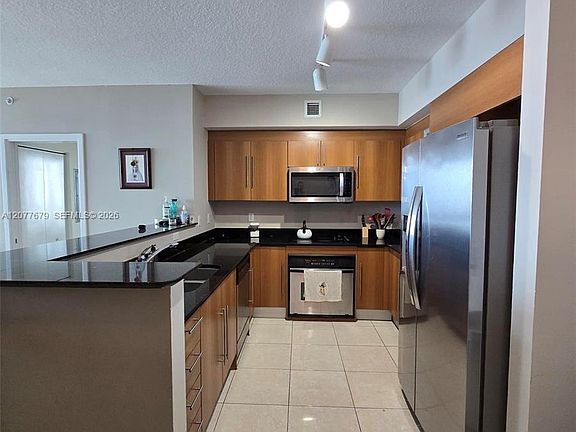 2nd image of 325 Biscayne Blvd APT 3115