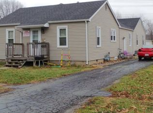 1927 11th St, Charleston, IL 61920