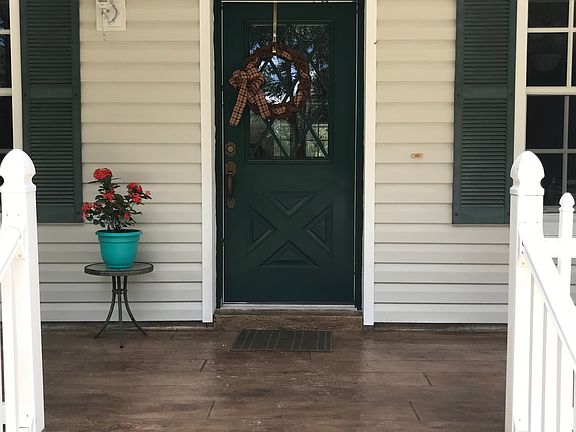 Beautiful entry way!