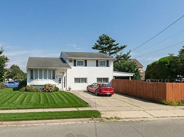 245 Seaford Ave