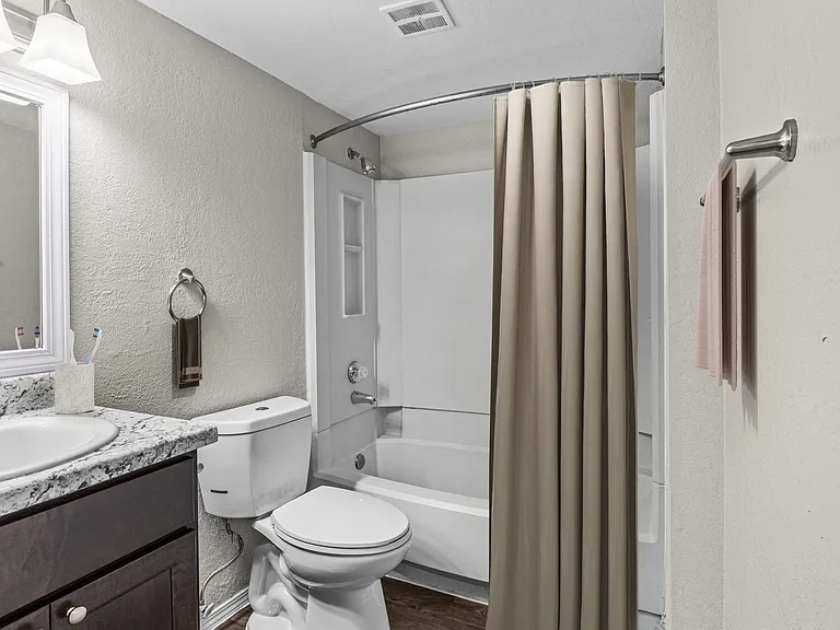 Silver Springs Apartments — Photo 8