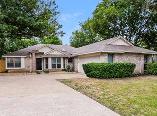 107 Hollywood Dr, Glenn Heights, TX 75154