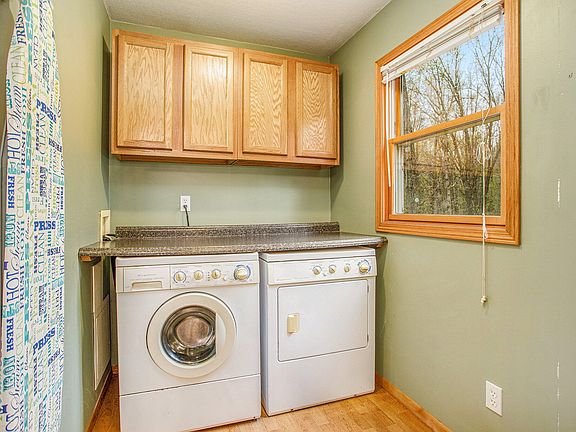3rd image of 251 Lakeway Dr