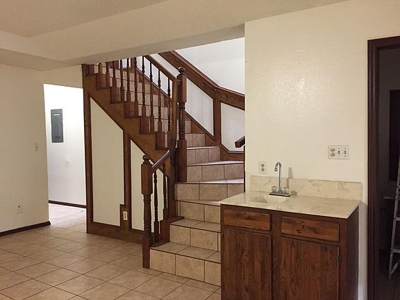 4th image of 2506 S Parkwood Dr APT 7