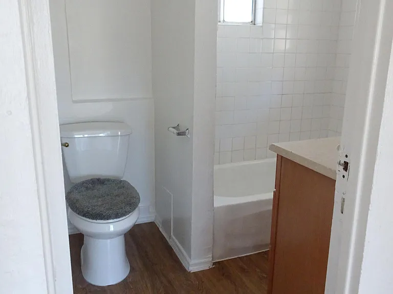 2048 E 3rd St #2048 — Photo 24