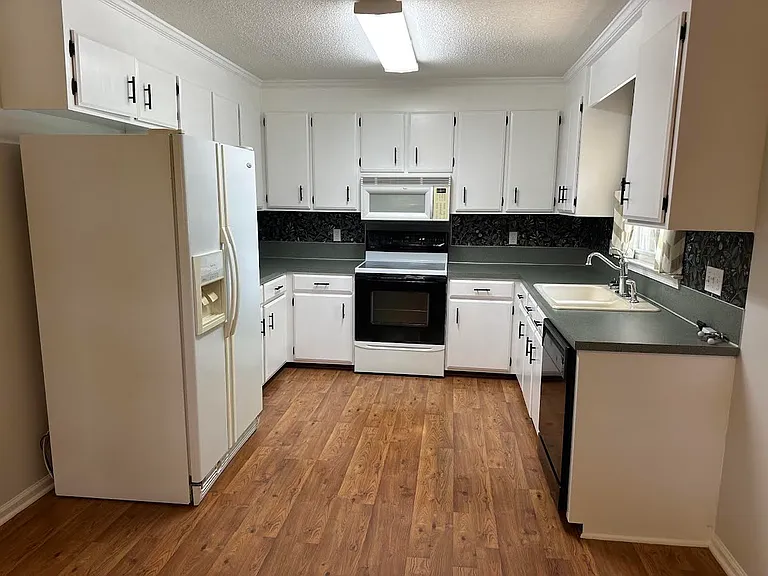 8422 Wonderwood Ln — Photo 17