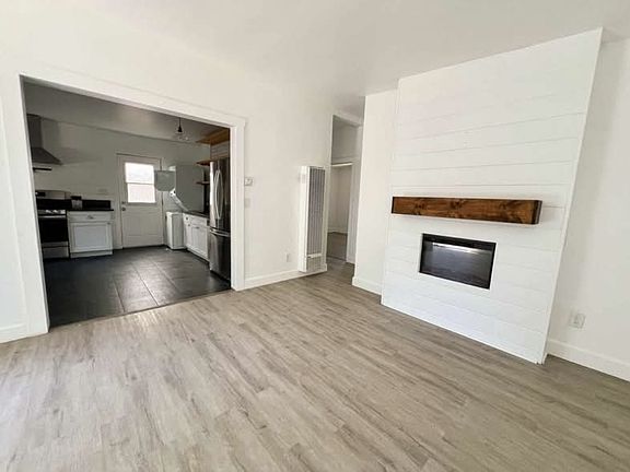 4th image of 1068 10th St #1