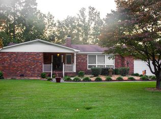 902 Walking Stick Trl, Clinton, NC 28328