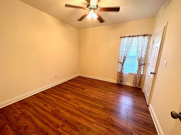 3rd image of 2216 Elm St