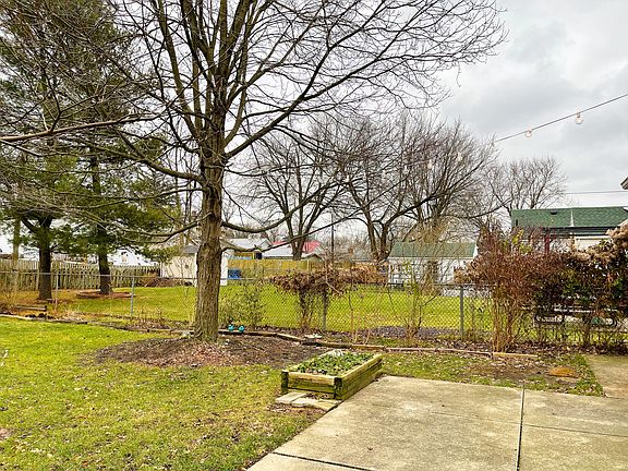 5th image of 250 Merchant Ave