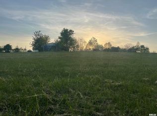 14807 E Base Line Rd, Dix, IL 62830