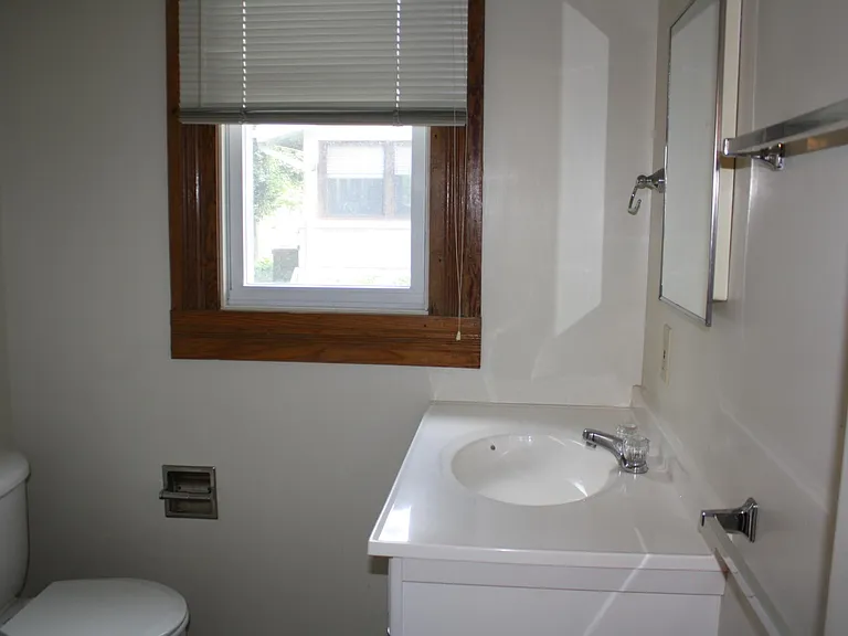 515 S Woodlawn Ave — Photo 8
